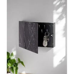 Boite de rangement en métal laqué noir motif marbre foncé avec 9 crochets