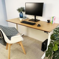 Bureau assis-debout électrique avec plateau en bois et métal noir