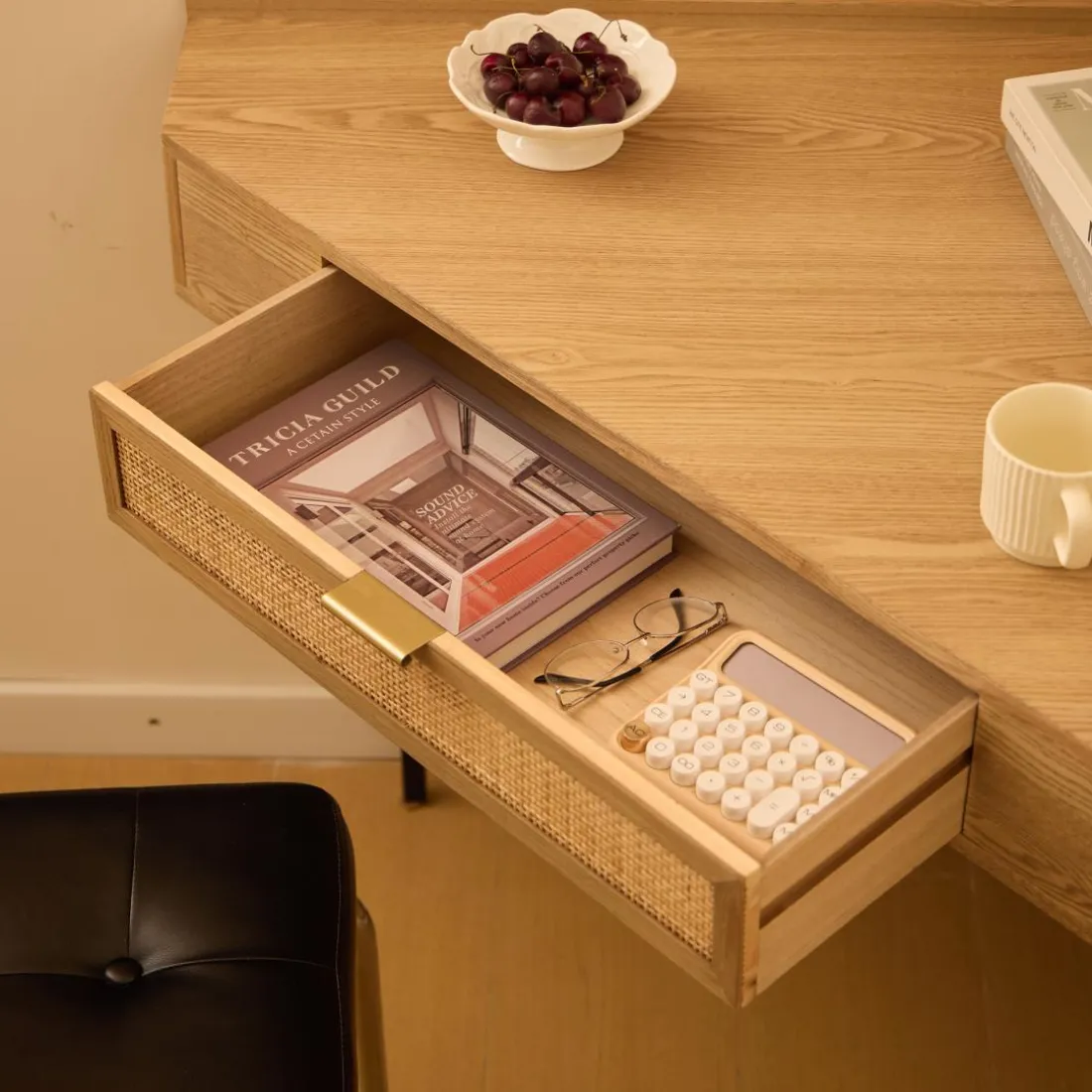 Bureau SETO style scandinave minimaliste sa structure en rotin et bois durable certifiée FSC design intemporel