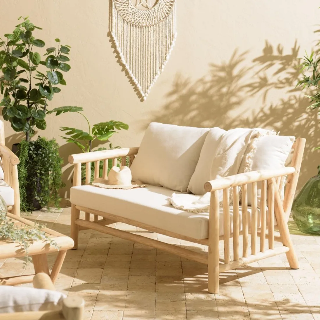 Canapé BORNEO 2places en branches de teck naturel coussins blancs WILL