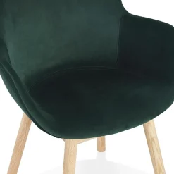 Chaise avec accoudoirs 'FRIDA' en velours vert et pieds en bois naturel