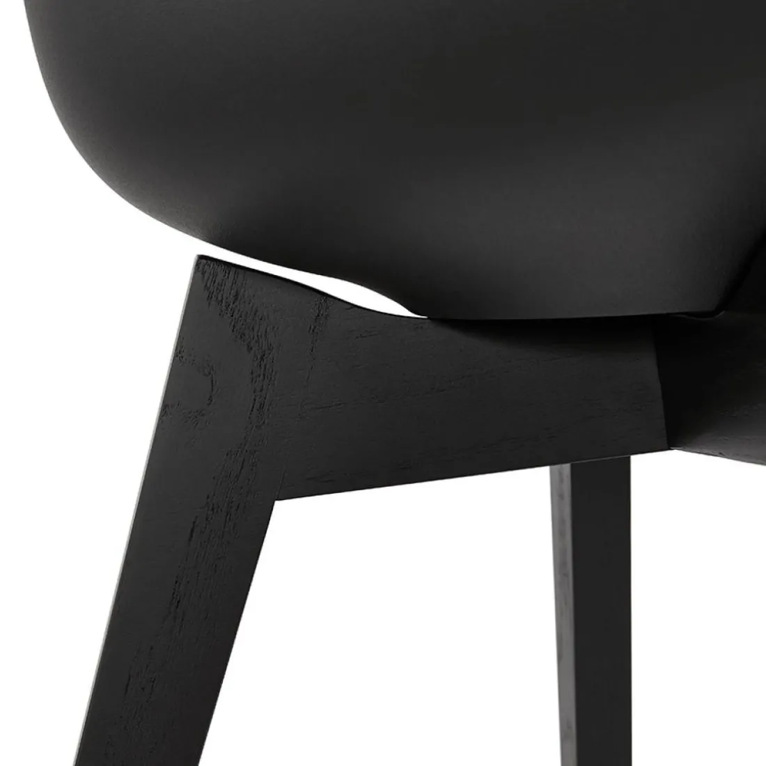 Chaise avec accoudoirs 'MISTRAL' noire avec pieds en bois noir
