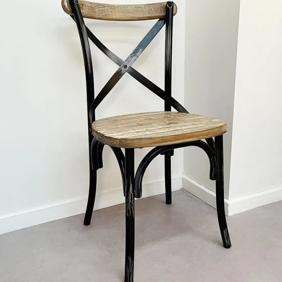 Chaise de cuisine 'RANCH' en bois finition Noyer effet vieilli noir