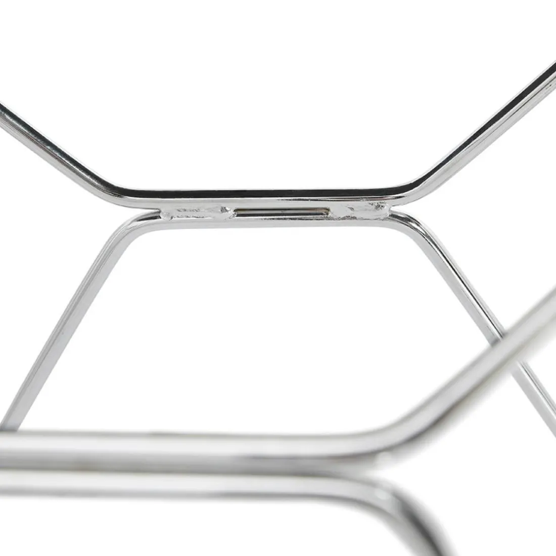 Chaise design 'GAUDY' blanche avec pied en métal chromé