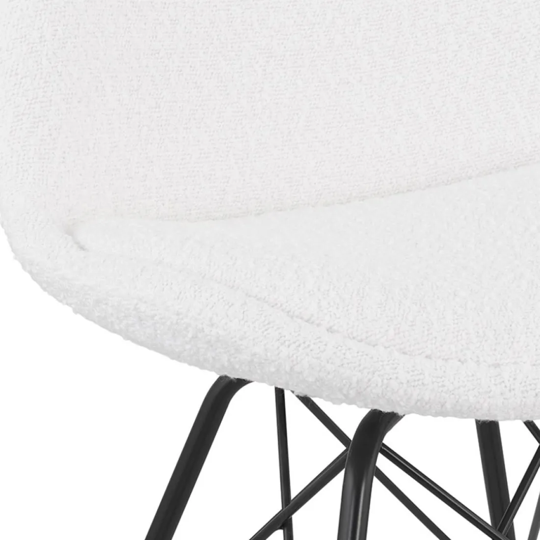Chaise design 'VIOLETTE' en tissu bouloché blanc style industriel