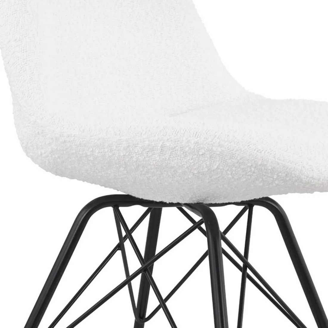 Chaise design 'VIOLETTE' en tissu bouloché blanc style industriel