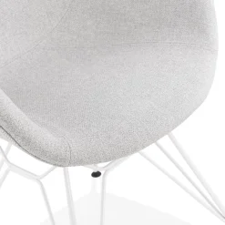 Chaise moderne 'ATOL' en tissu gris clair avec pieds en métal blanc