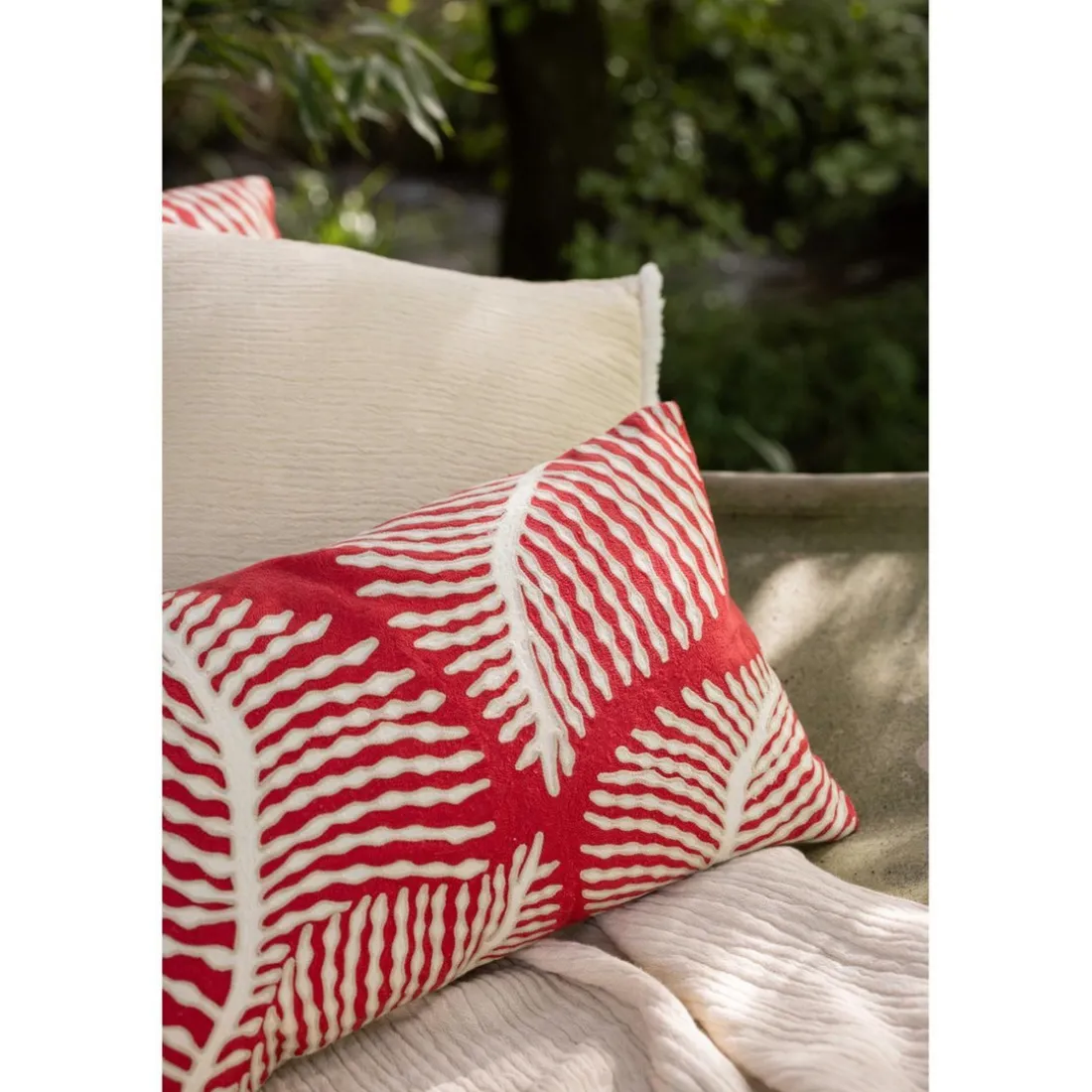 Coussin brodé FLORA Papaye