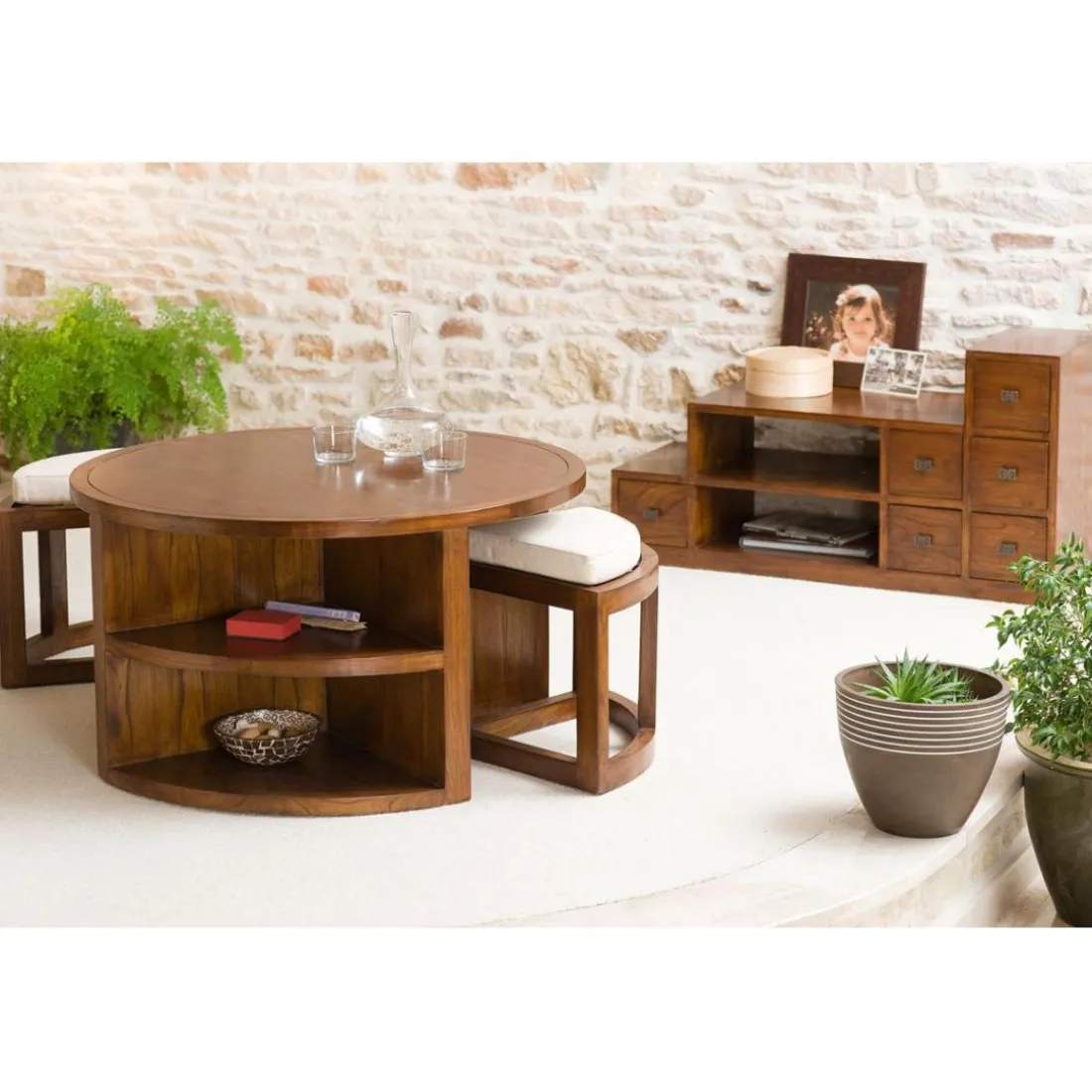 Ensemble Table Basse Ronde avec 2 Tabourets et Coussins Bois Mindi - EDEN