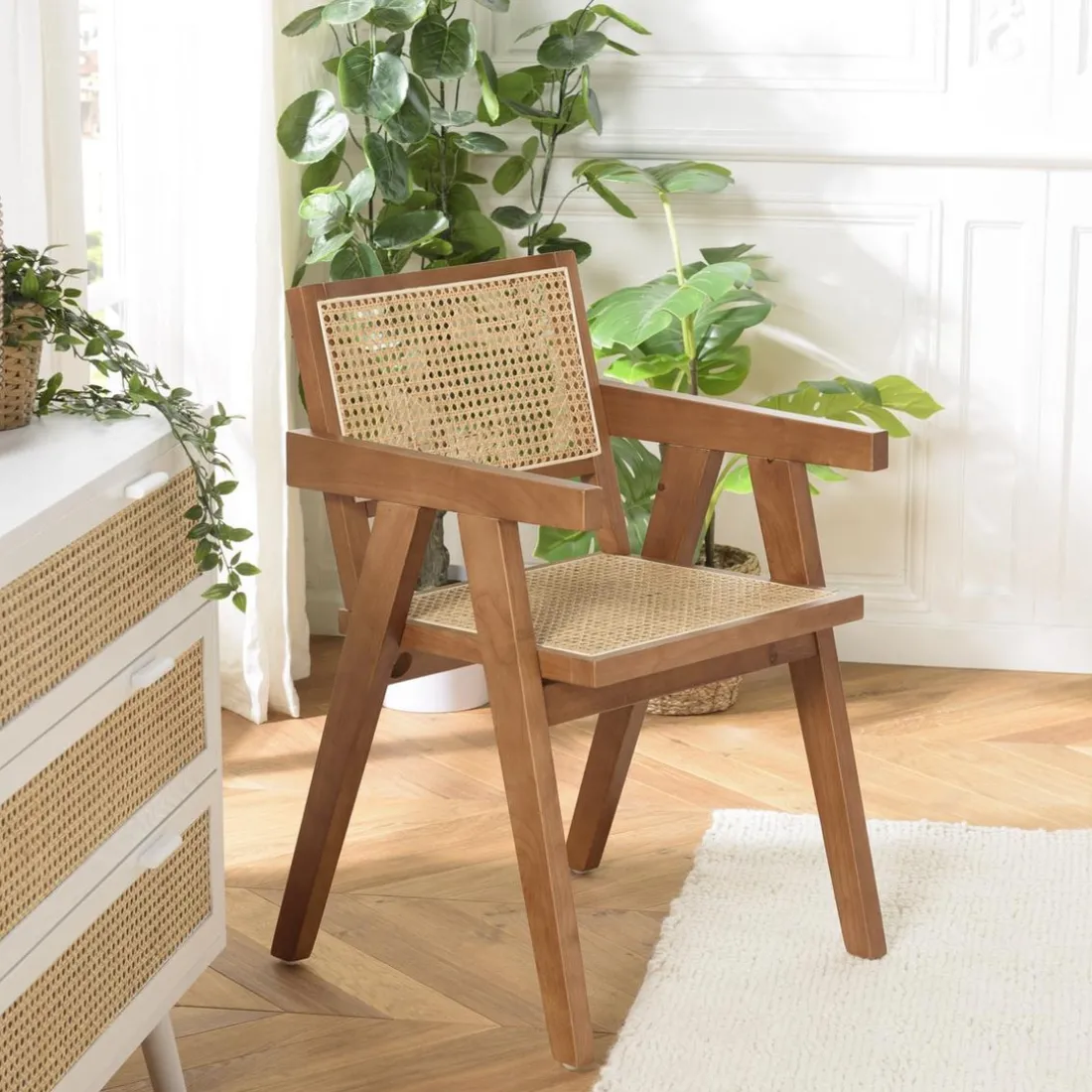 Fauteuil en bois d’Hévéa foncé dossier et assise rotin naturel AGATHE