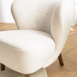 Fauteuil en tissu bouclette écru, dossier capitonné arrondi GASTON