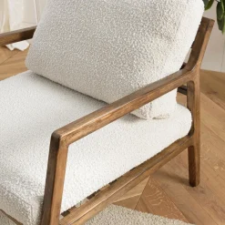 Fauteuil en tissu écru, structure et accoudoirs en bois GASTON