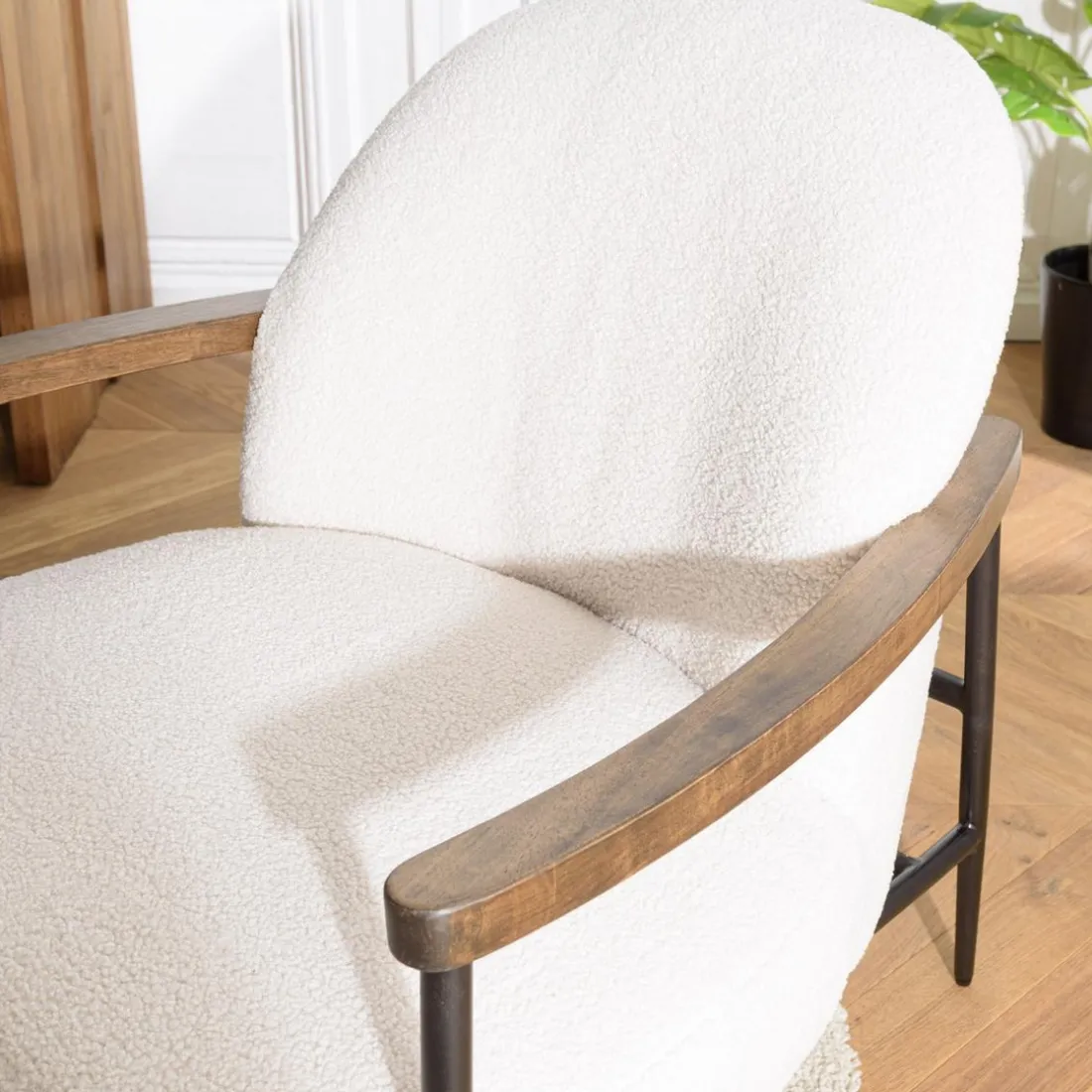 Fauteuil tissu bouclette écru structure métallique GASTON