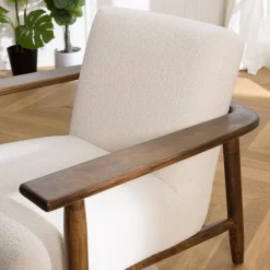 Fauteuil tissu bouclette écru structure et accoudoirs en bois GASTON