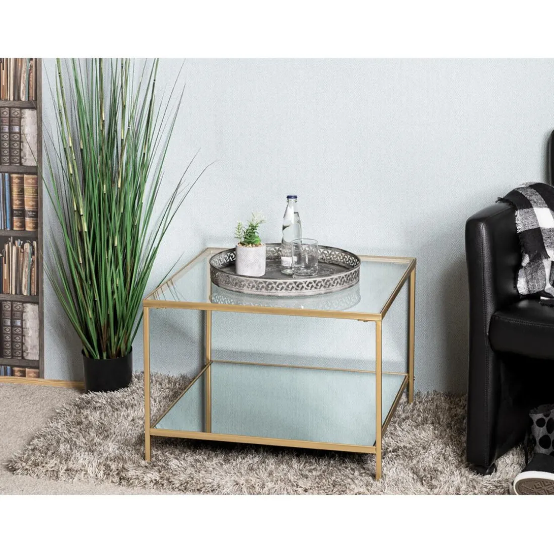 Grande table d'appoint carrée acier laqué d’or et plateaux miroir et verre trempé