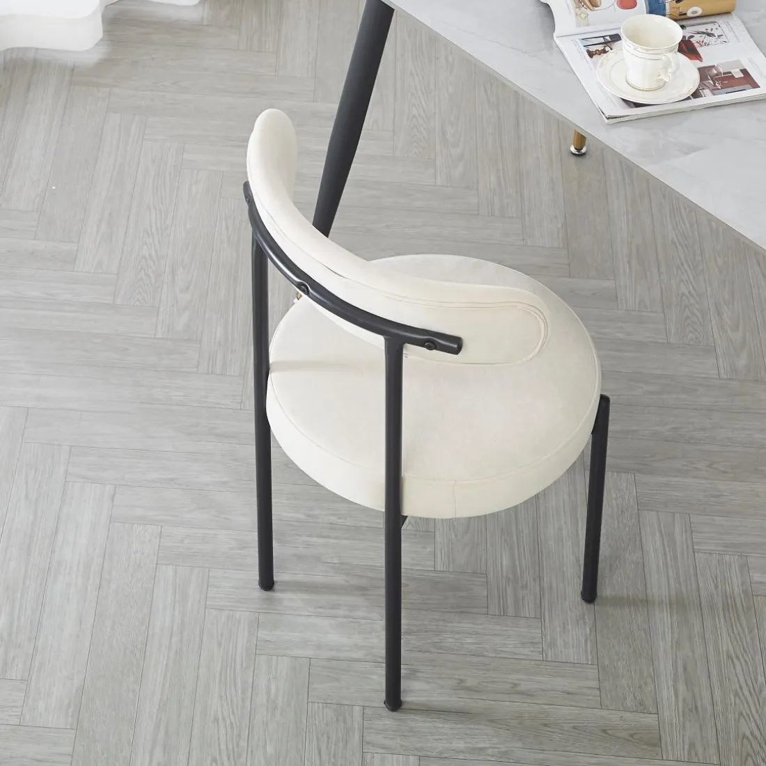 La chaise LARS design scandinave beige
