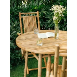 La table à manger IPOH avec son design rustique et épuré facile à monter pour 4 personnes