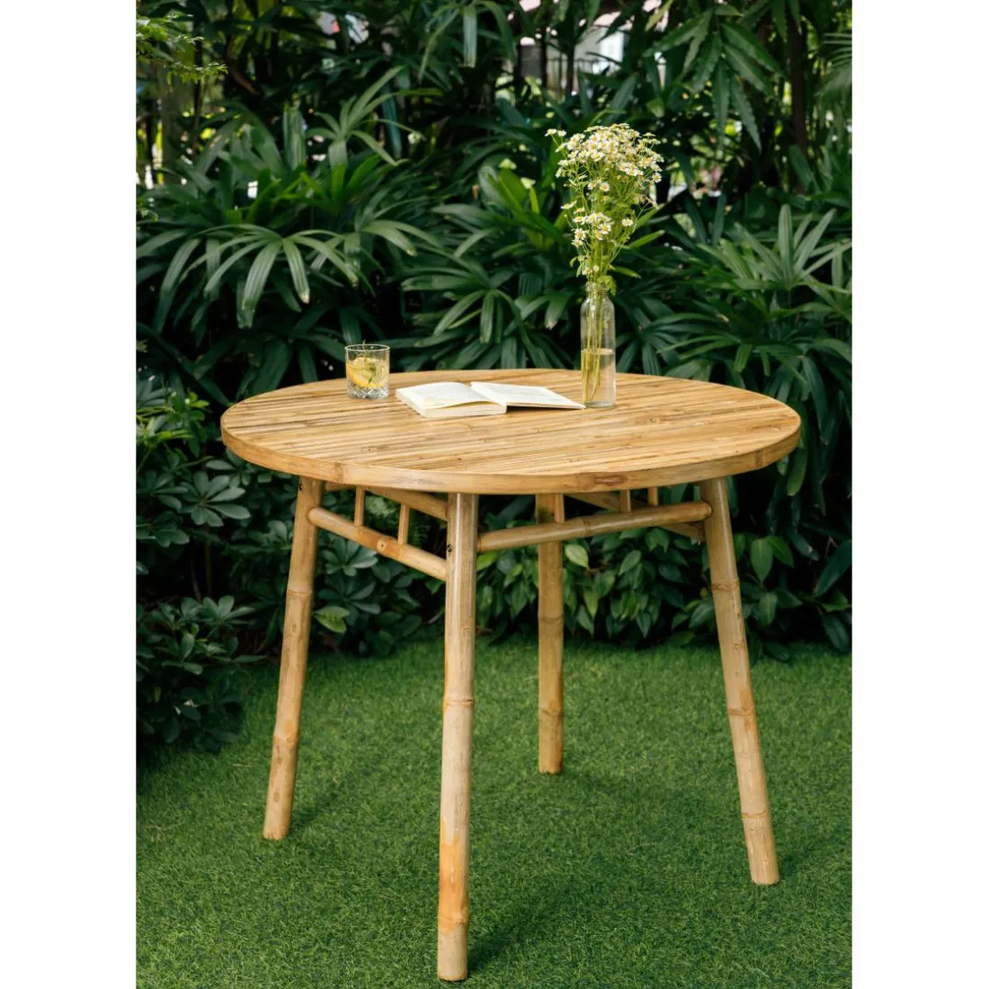 La table à manger IPOH avec son design rustique et épuré facile à monter pour 4 personnes