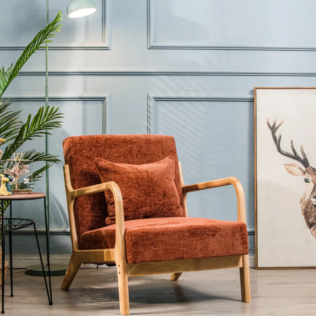 Le fauteuil de salon OHAMA avec son design scandinave rouge