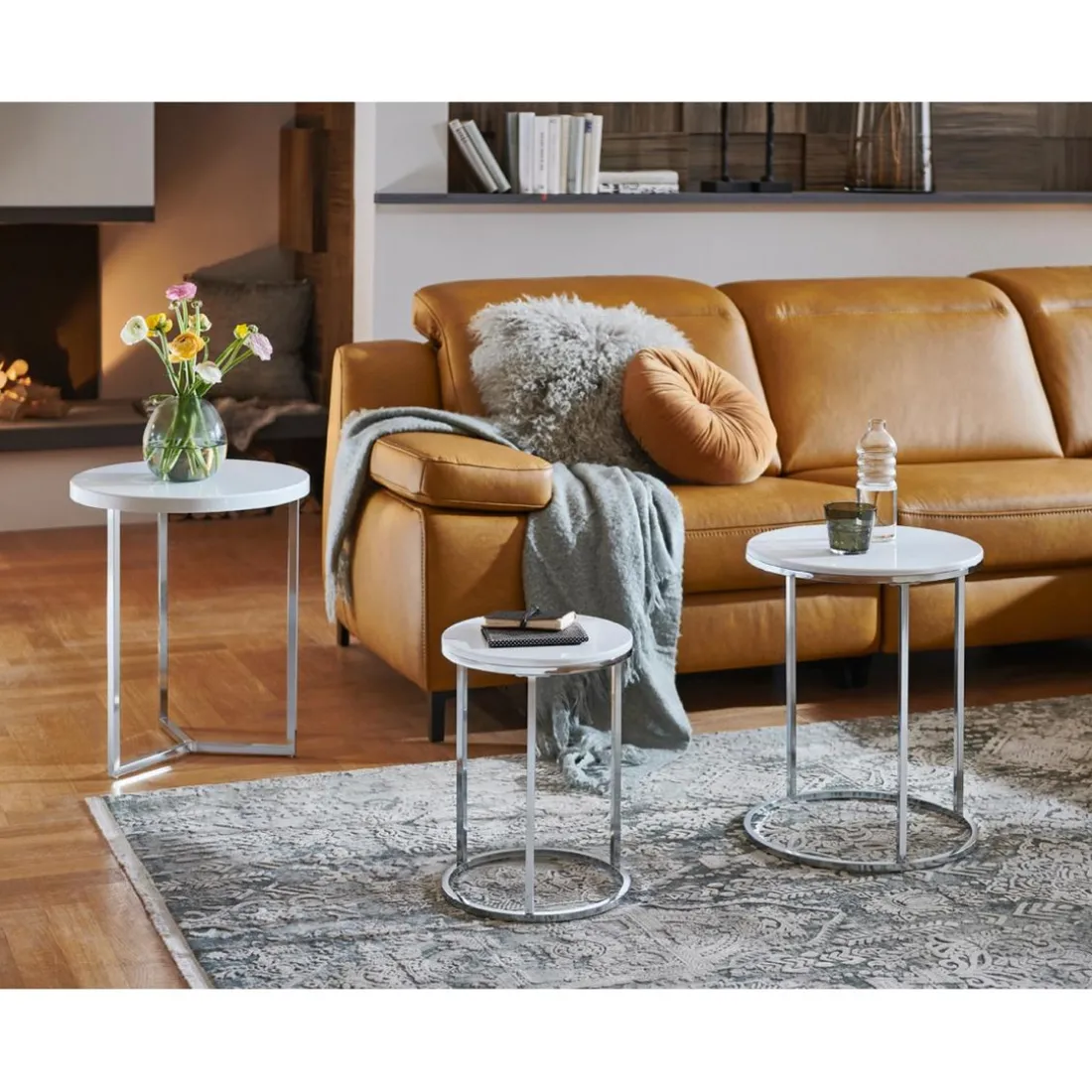 Lot de 2 tables d'appoint blanc chromé