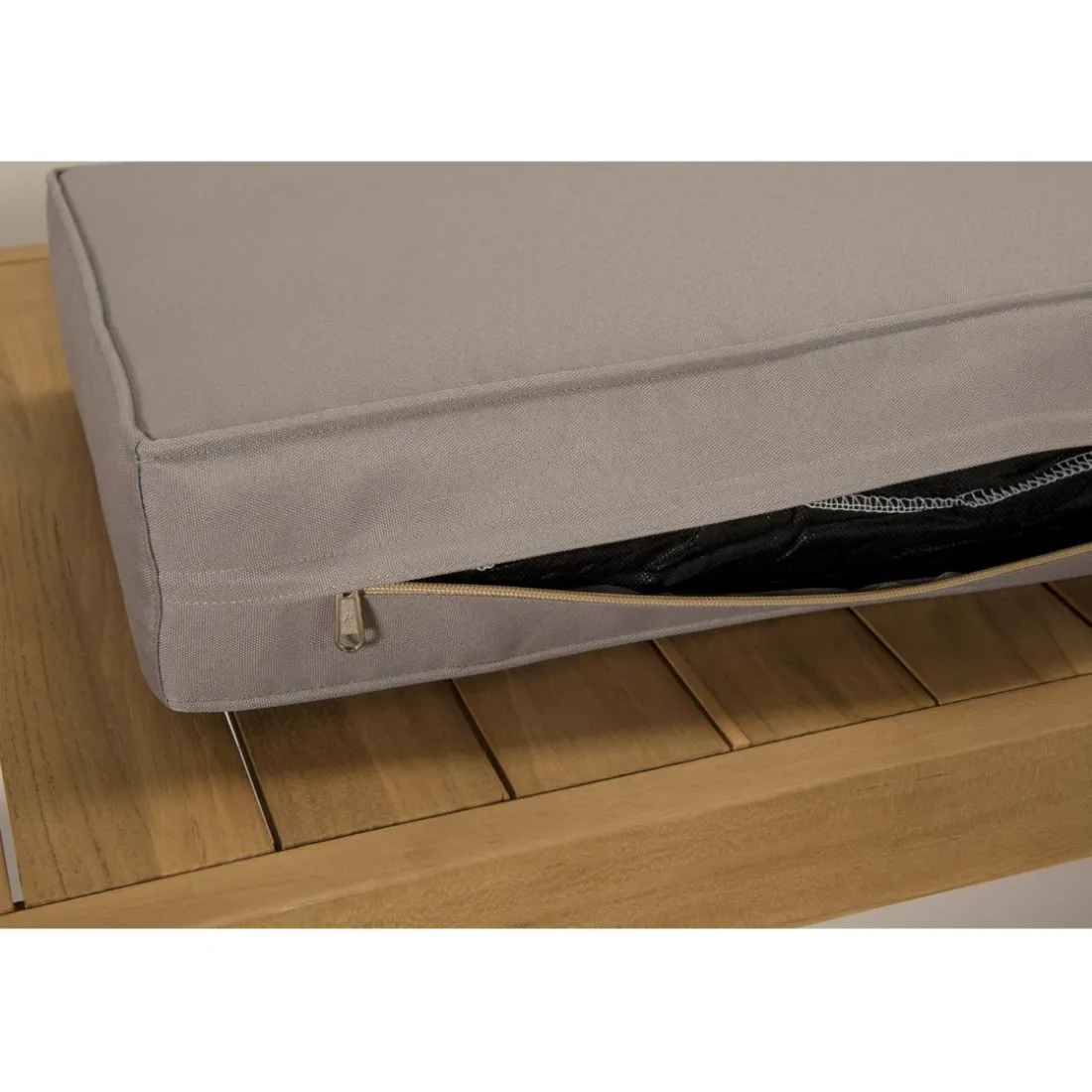 SALON DE JARDIN EN BOIS TECK : 1 Canapé d'angle 5 places avec coussin waterproof et une table basse 110x60 cm