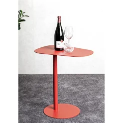 Table d'appoint design en métal rouge