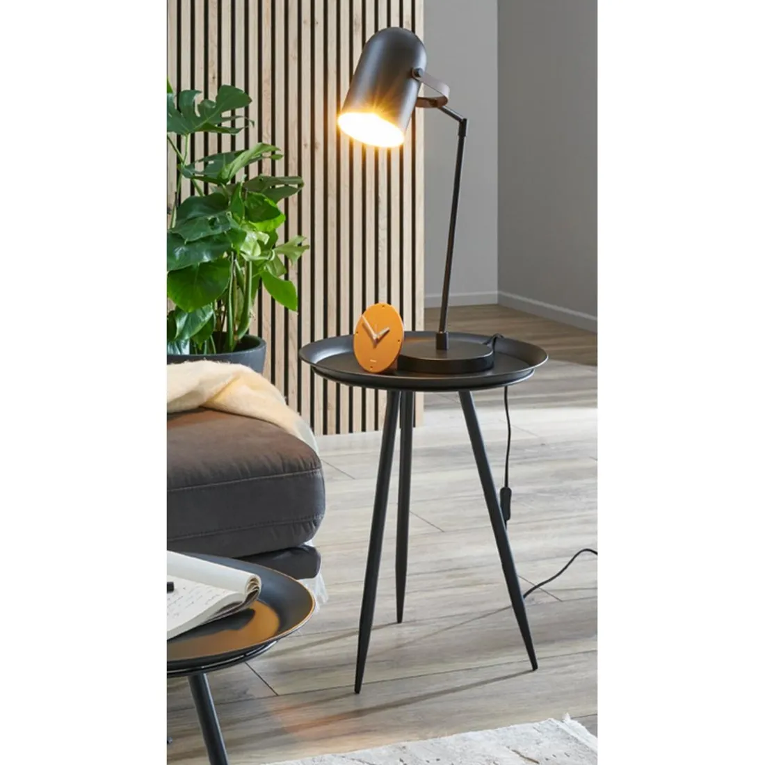 table d'appoint en métal laqué noir petit modèle