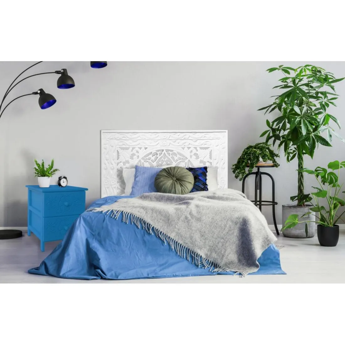 Table de chevet sculptée style marocain Chevignon Bois Bleu