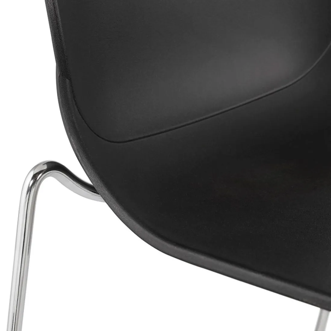 Tabouret snack mi-hauteur 'BERLIN MINI' noir empilable avec pied en métal chromé