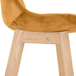 Tabouret snack mi-hauteur 'MORISS MINI' en velours moutarde et pieds en bois naturel