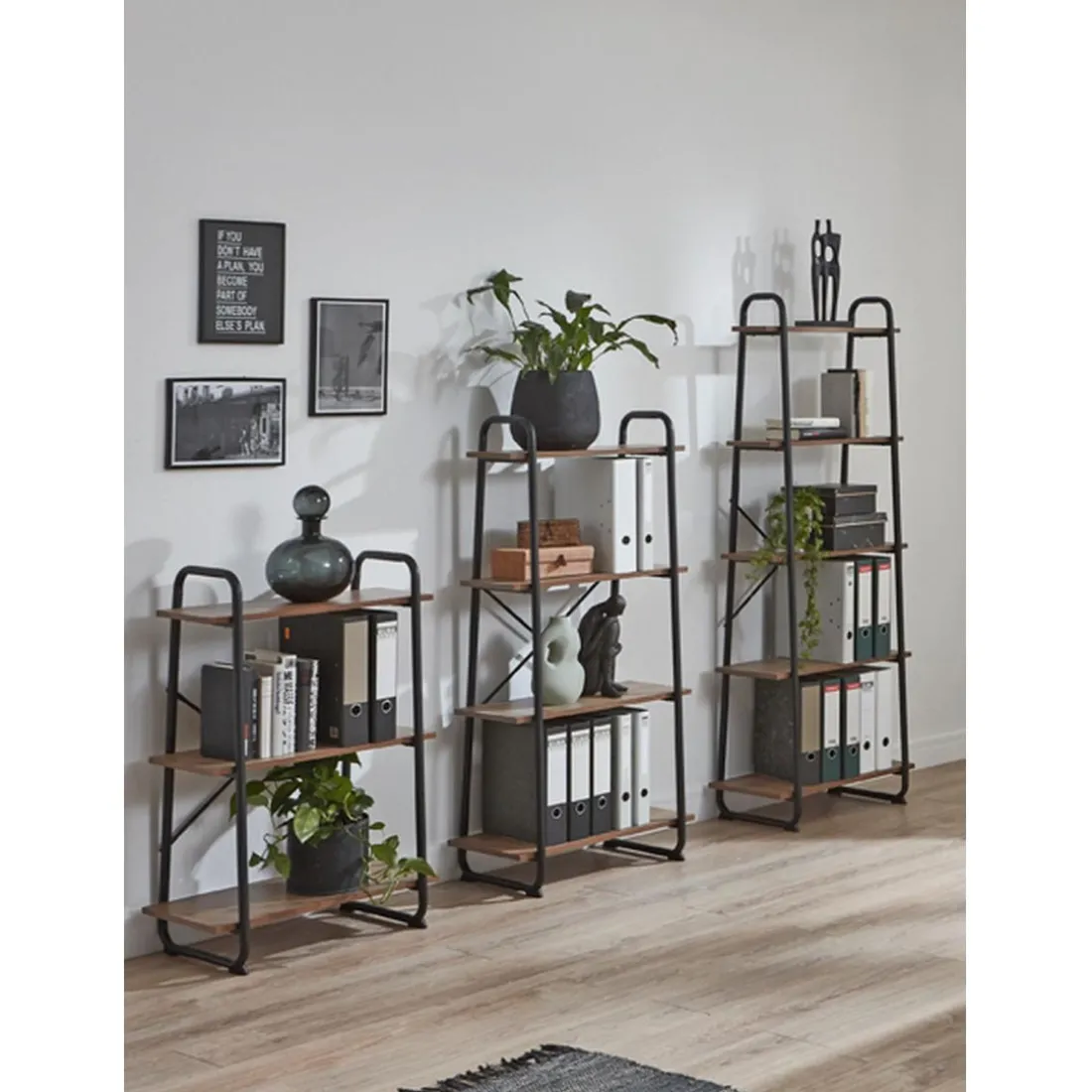 étagère en métal laqué noir,