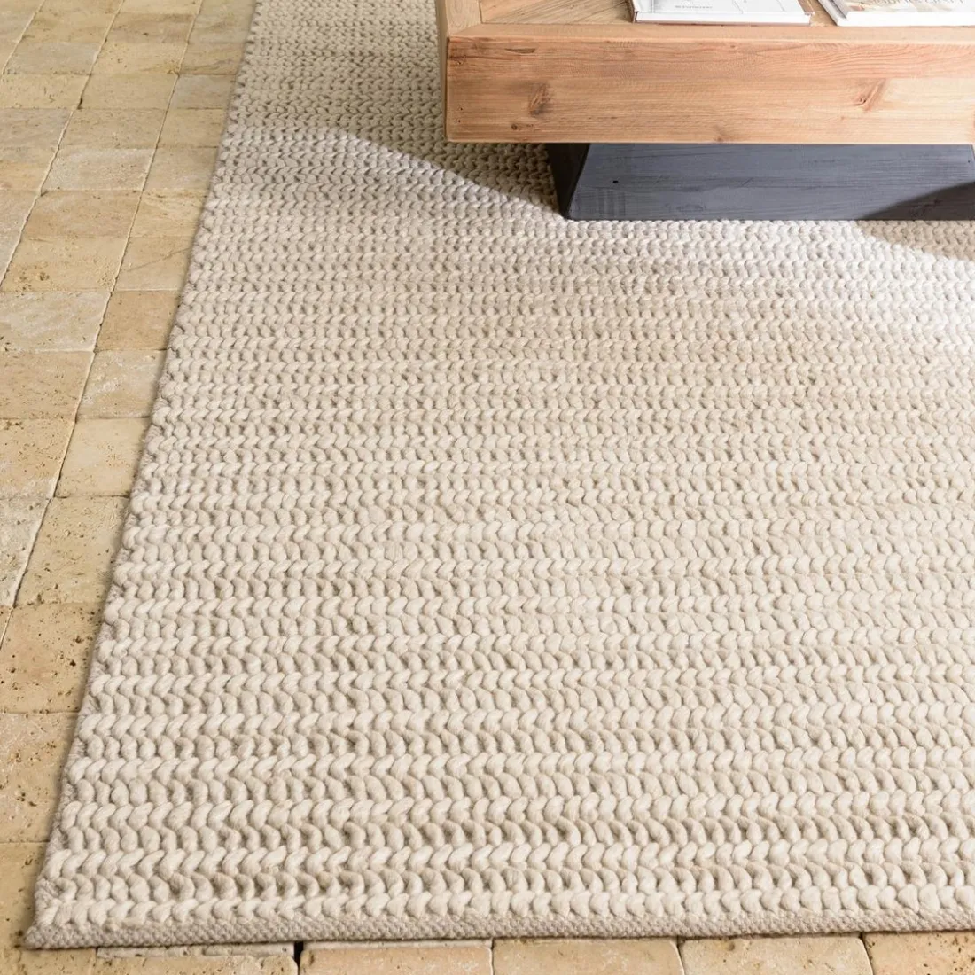 Tapis rectangulaire en laine tissée couleur beige QUENTIN