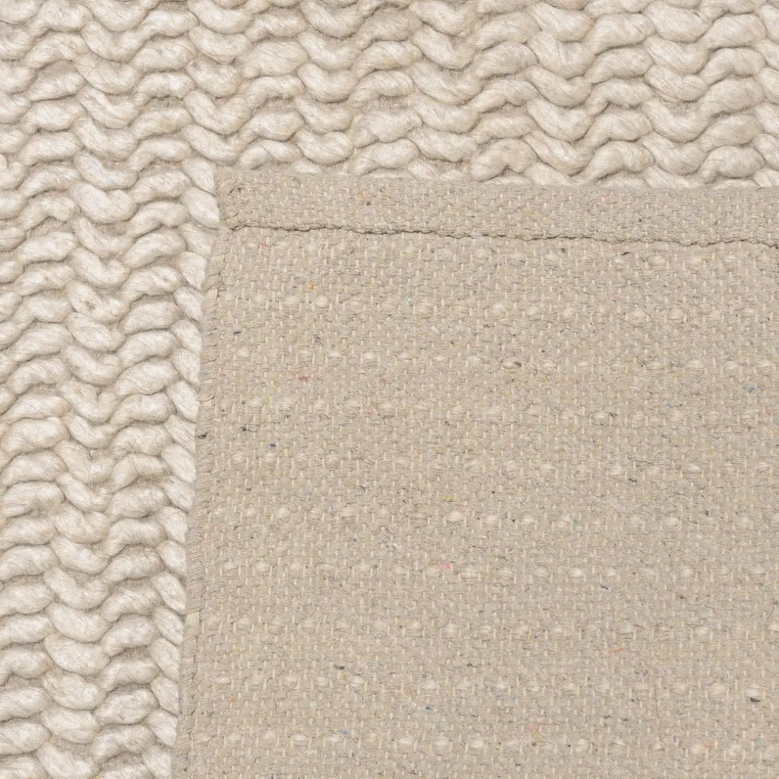 Tapis rectangulaire en laine tissée couleur beige QUENTIN